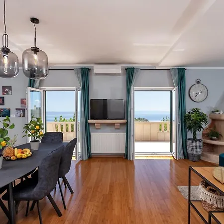 Spring In Makarska, Private Pool