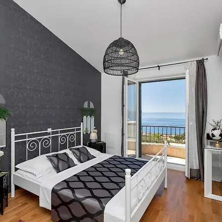 Spring In Makarska, Private Pool Villa *