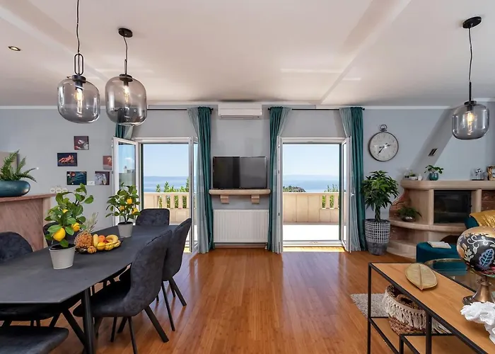 Spring In Makarska, Private Pool