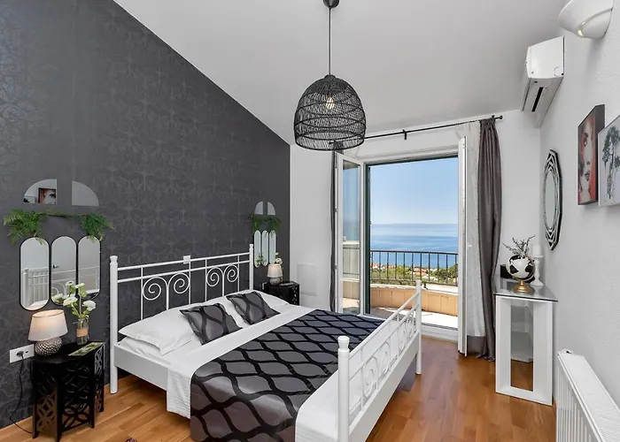 Spring In Makarska, Private Pool Villa *