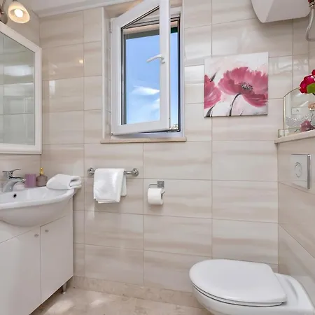 Spring In Makarska, Private Pool Vila