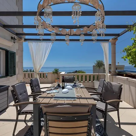 Spring In Makarska, Private Pool